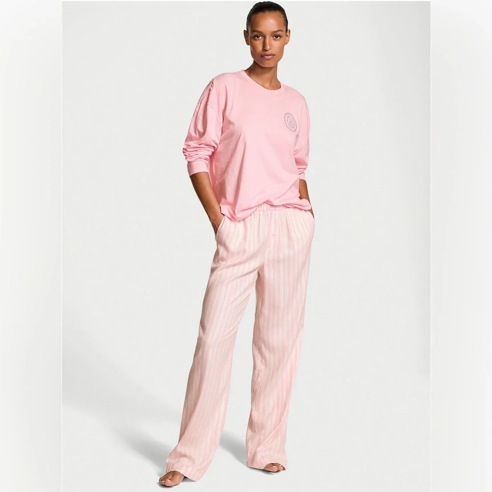 VICTORIA SECRET FAUX FUR TOTE,COZY FLEECE BLANKET,T-JAMA WITH PINK STRIPE - Picture 6 of 12
